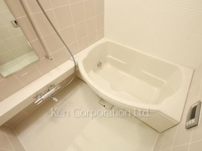 Bath ※Photo of the same layout on 27 floor. Decoration and fixture may differ.