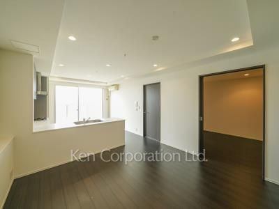 Living-Dining ※Photo of the same layout on 34 floor. Decoration and fixture may differ.