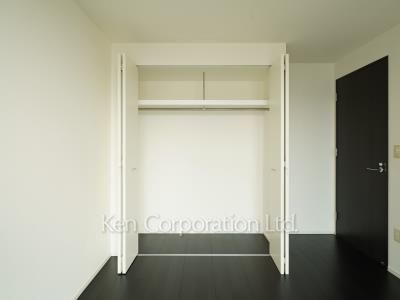 Closet ※Photo of the same layout on 34 floor. Decoration and fixture may differ.