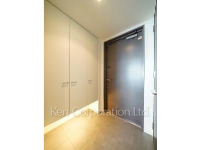 Entrance ※Photo of the same layout on 34 floor. Decoration and fixture may differ.