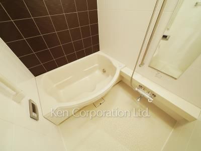 Bath ※Photo of the same layout on 34 floor. Decoration and fixture may differ.