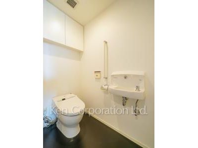 Lavatory ※Photo of the same layout on 34 floor. Decoration and fixture may differ.