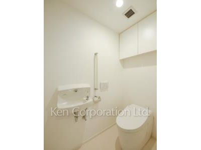 Lavatory ※Photo of the same layout on 35 floor. Decoration and fixture may differ.