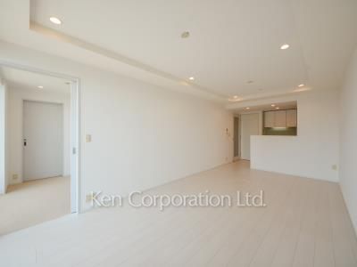 Living-Dining ※Photo of the same layout on 35 floor. Decoration and fixture may differ.