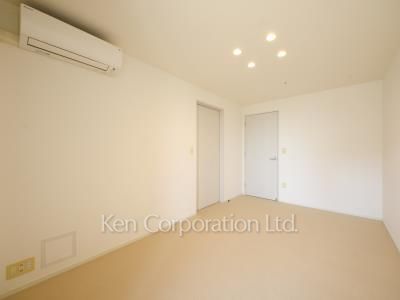 Bedroom ※Photo of the same layout on 35 floor. Decoration and fixture may differ.