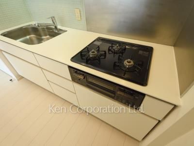 Kitchen ※Photo of the same layout on 35 floor. Decoration and fixture may differ.