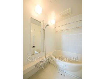 Bath ※Photo of the same layout on 35 floor. Decoration and fixture may differ.