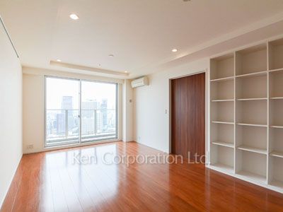 Living-Dining ※Photo of the same layout on 33 floor. Decoration and fixture may differ.