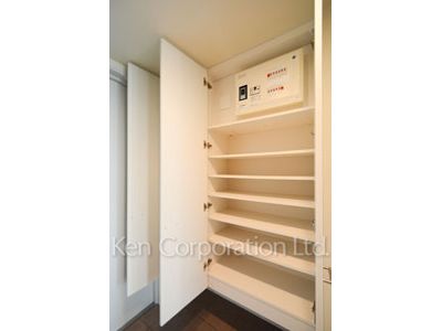 Closet ※Photo of the same layout on 33 floor. Decoration and fixture may differ.