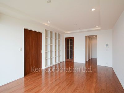 Living-Dining ※Photo of the same layout on 33 floor. Decoration and fixture may differ.