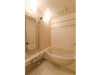 Bath ※Photo of the same layout on 33 floor. Decoration and fixture may differ.