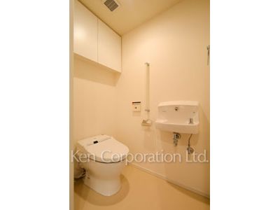 Lavatory ※Photo of the same layout on 33 floor. Decoration and fixture may differ.