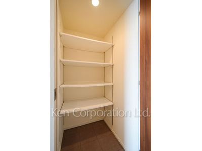 Closet ※Photo of the same layout on 33 floor. Decoration and fixture may differ.