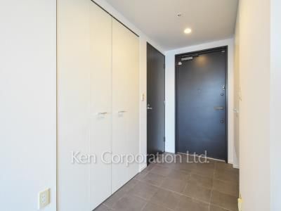 Entrance ※Photo of the same layout on 38 floor. Decoration and fixture may differ.