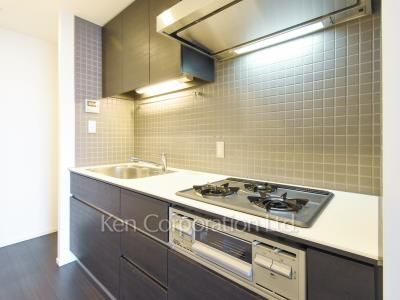 Kitchen ※Photo of the same layout on 38 floor. Decoration and fixture may differ.