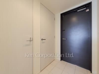 Entrance ※Photo of the same layout on 36 floor. Decoration and fixture may differ.