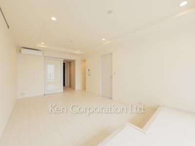 Living-Dining ※Photo of the same layout on 36 floor. Decoration and fixture may differ.