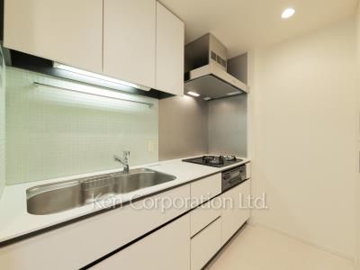 Kitchen ※Photo of the same layout on 36 floor. Decoration and fixture may differ.