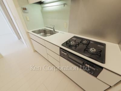 Kitchen ※Photo of the same layout on 36 floor. Decoration and fixture may differ.