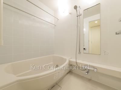 Bath ※Photo of the same layout on 36 floor. Decoration and fixture may differ.