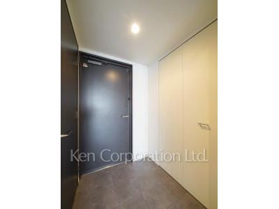 Entrance ※Photo of the same layout on 31 floor. Decoration and fixture may differ.