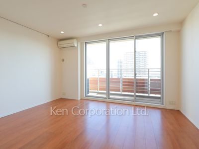 Living-Dining ※Photo of the same layout on 8 floor. Decoration and fixture may differ.