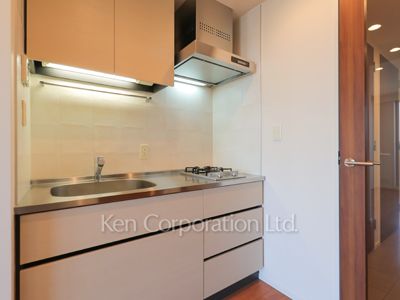 Kitchen ※Photo of the same layout on 8 floor. Decoration and fixture may differ.