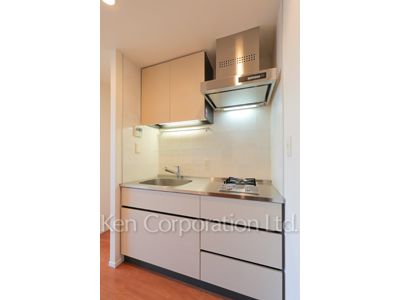 Kitchen ※Photo of the same layout on 8 floor. Decoration and fixture may differ.