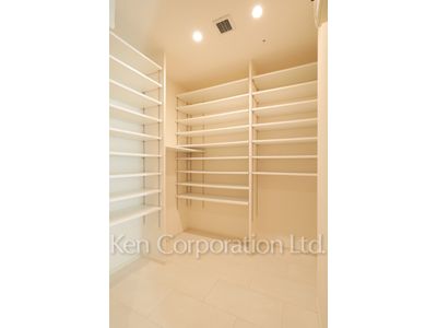 Closet ※Photo of the same layout on 46 floor. Decoration and fixture may differ.