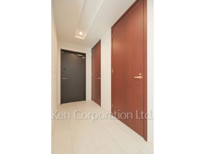 Entrance ※Photo of the same layout on 46 floor. Decoration and fixture may differ.
