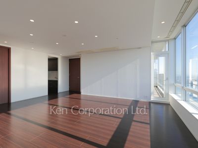 Living-Dining ※Photo of the same layout on 46 floor. Decoration and fixture may differ.