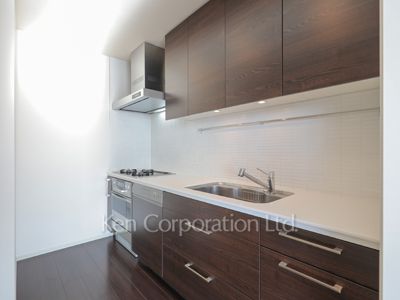 Kitchen ※Photo of the same layout on 46 floor. Decoration and fixture may differ.