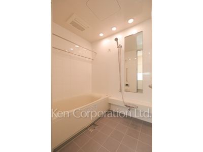 Bath ※Photo of the same layout on 46 floor. Decoration and fixture may differ.