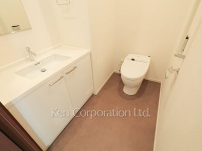 Lavatory ※Photo of the same layout on 46 floor. Decoration and fixture may differ.