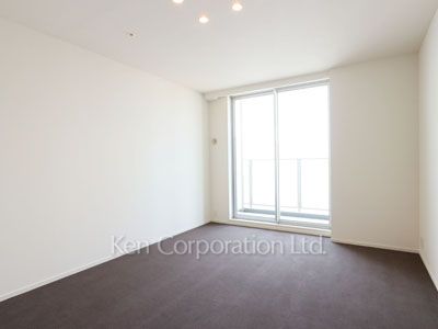 Master Bedroom ※Photo of the same layout on 47 floor. Decoration and fixture may differ.