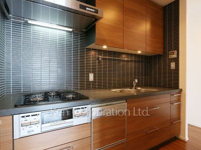 Kitchen ※Photo of the same layout on 47 floor. Decoration and fixture may differ.