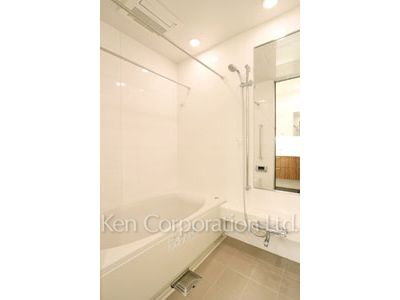 Bath ※Photo of the same layout on 47 floor. Decoration and fixture may differ.