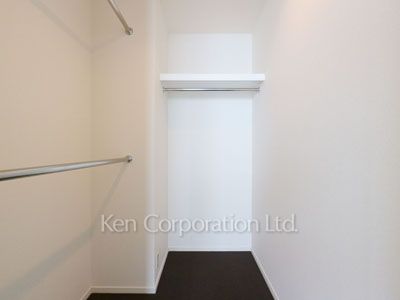 Walk-In Closet ※Photo of the same layout on 47 floor. Decoration and fixture may differ.