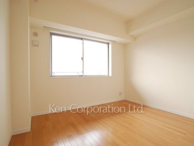 Bedroom ※Photo of the same layout on 12 floor. Decoration and fixture may differ.
