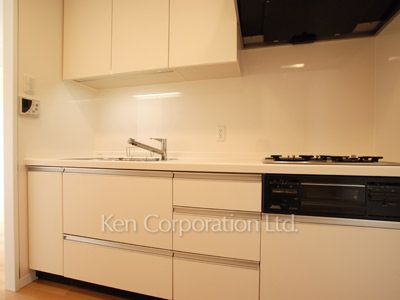Kitchen ※Photo of the same layout on 12 floor. Decoration and fixture may differ.