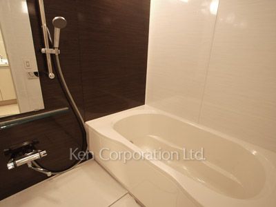 Bath ※Photo of the same layout on 12 floor. Decoration and fixture may differ.