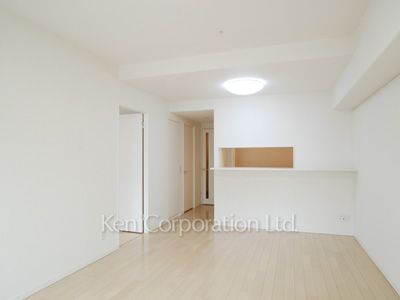 Living-Dining ※Photo of the same layout on 9 floor. Decoration and fixture may differ.