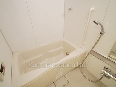 Bath ※Photo of the same layout on 9 floor. Decoration and fixture may differ.