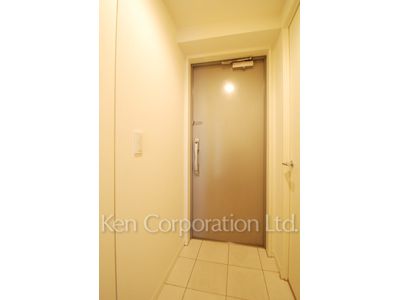 Entrance ※Photo of the same layout on 9 floor. Decoration and fixture may differ.