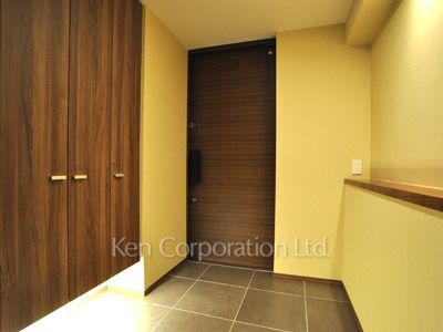 Entrance ※Photo of the same layout on 11 floor. Decoration and fixture may differ.