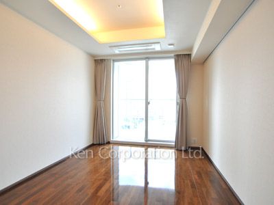 Bedroom ※Photo of the same layout on 11 floor. Decoration and fixture may differ.
