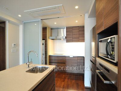 Kitchen ※Photo of the same layout on 11 floor. Decoration and fixture may differ.