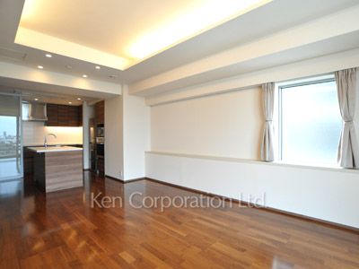 Living-Dining ※Photo of the same layout on 11 floor. Decoration and fixture may differ.