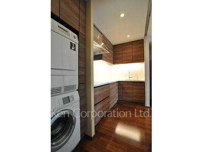 Kitchen ※Photo of the same layout on 11 floor. Decoration and fixture may differ.