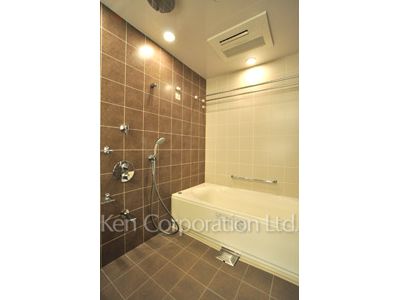 Bath ※Photo of the same layout on 11 floor. Decoration and fixture may differ.